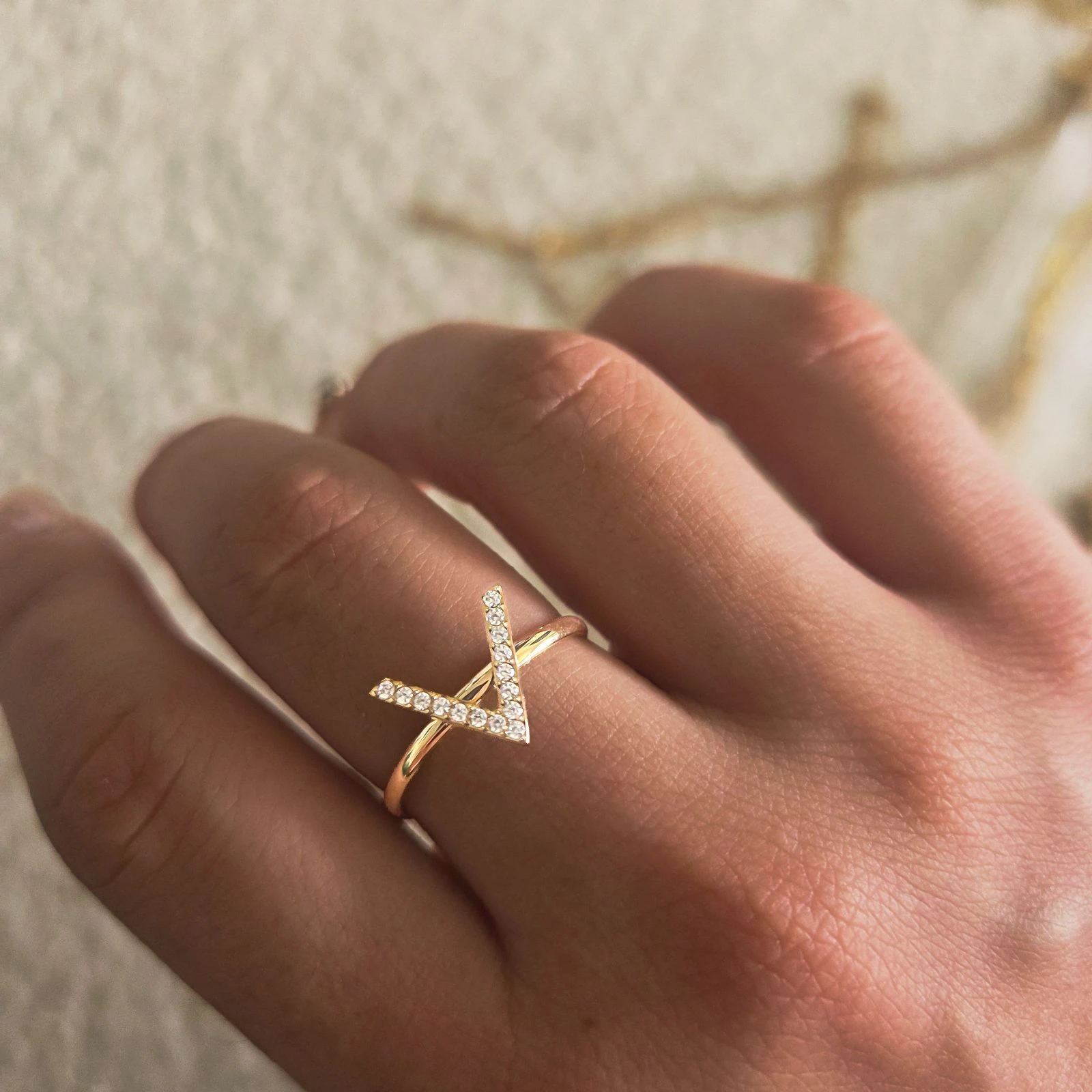 Bague V Dorée Acier Inoxydable Ajustable, Bague Chevron Cristaux, Bague Minimaliste Femme, Bague Fine Élégante, Cadeau Femme